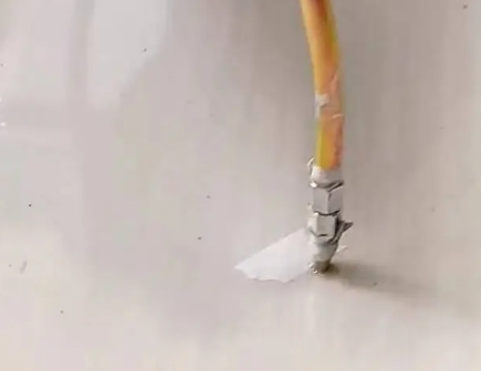 郎溪瓷砖空鼓维修公司专业解答在瓷砖铺贴过程中，如果使用的砂料过粗（如全部使用了粗砂），可能会导致以下问题